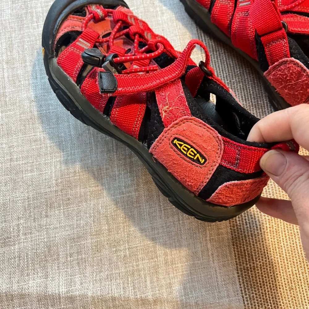 Keen Newport H2 Kids Red Black Waterproof Sport Sandals Size 2 US 34 EU